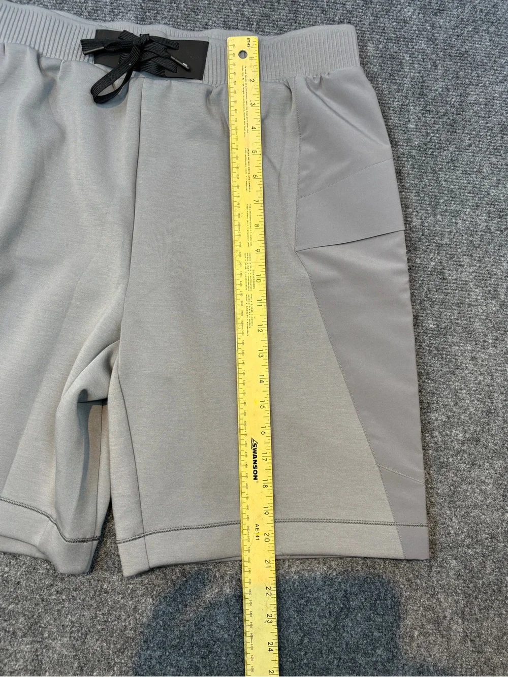 On Cloud Movement Athletic men’s shorts size LG.